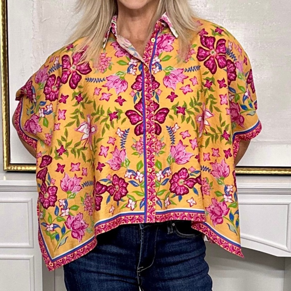 New with tags. Scarf hem kimono style top. Skies are Blue